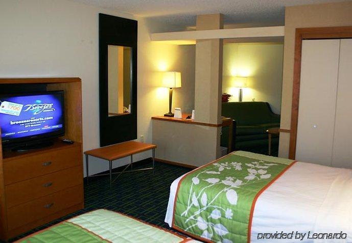 Fairfield Inn & Suites Cleveland Avon Rom bilde